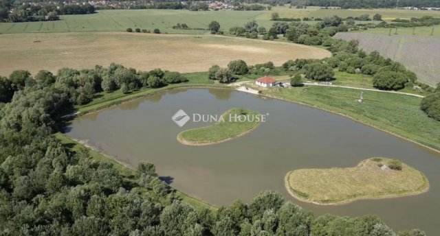 Eladó családi ház, Ajkán 349.999 M Ft, 3 szobás