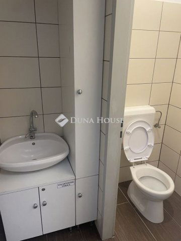 Kiadó üzlethelyiség, Nyíregyházán 125 E Ft / hó