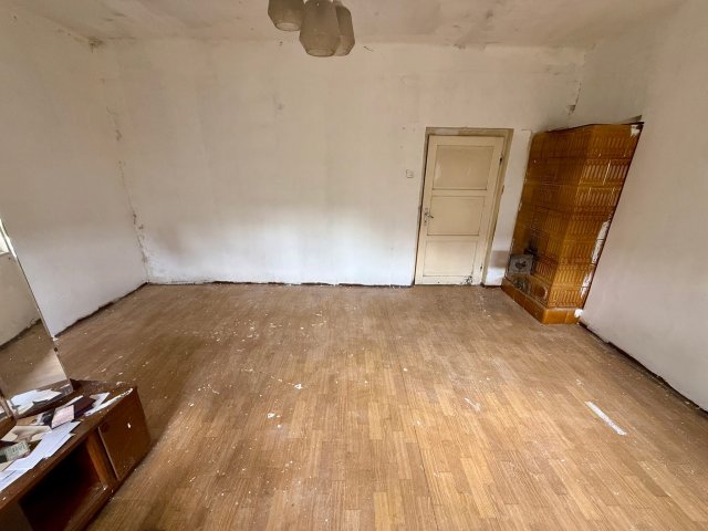 Eladó családi ház, Bakonysárkányban 24.5 M Ft, 2 szobás