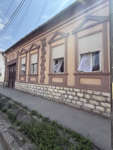 Eladó családi ház, Szászváron 20 M Ft, 4 szobás