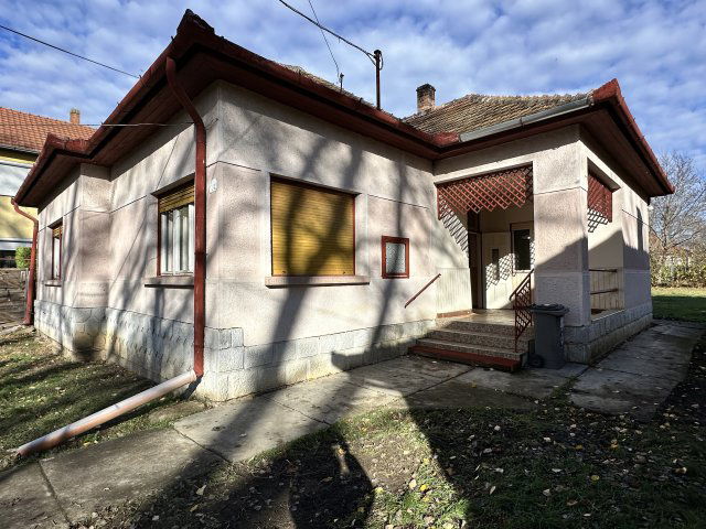 Eladó családi ház, Békéscsabán 64.99 M Ft, 3 szobás