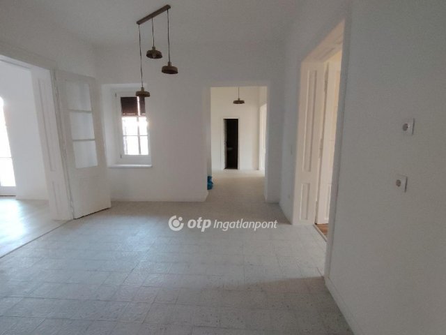 Eladó családi ház, Véménden 81.9 M Ft, 4 szobás