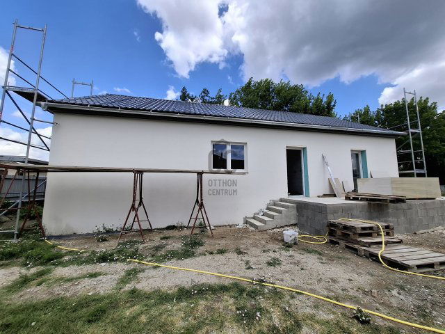 Eladó családi ház, Tápiószentmártonon 56.9 M Ft, 3 szobás