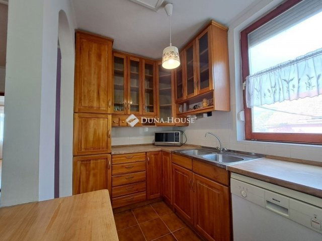 Eladó családi ház, Baján 69 M Ft, 5 szobás