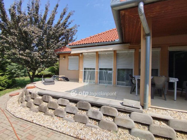 Eladó családi ház, Nagykozáron 140 M Ft, 3+1 szobás