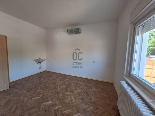 Eladó téglalakás, Szigetszentmiklóson 28 M Ft, 1 szobás