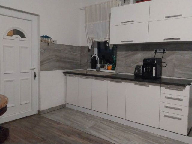 Eladó családi ház, Budapesten, XV. kerületben 46 M Ft, 1 szobás