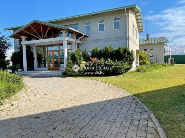 Kiadó ipari ingatlan, Kecskeméten 650 E Ft / hó