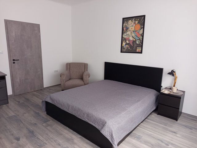 Kiadó téglalakás, albérlet, Pécsett, József utcában, 3 szobás