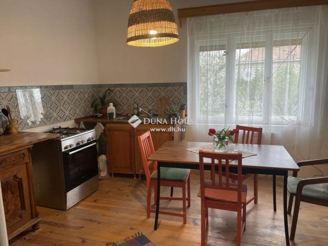 Eladó családi ház, Únyon 49 M Ft, 3 szobás
