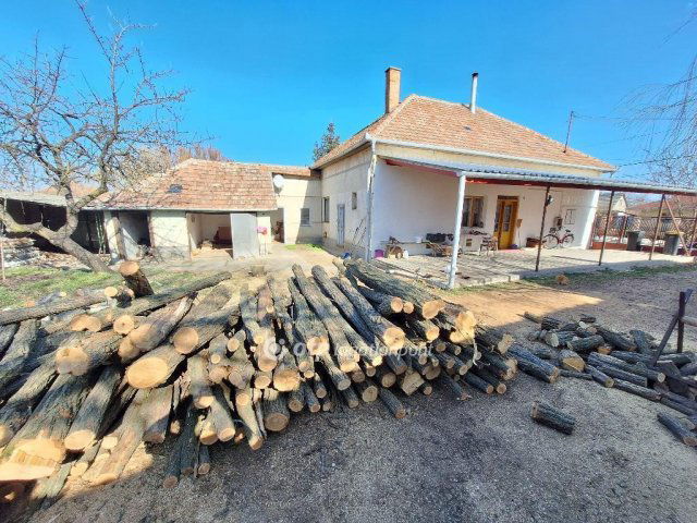 Eladó családi ház, Tiszaalpáron 23.9 M Ft, 3 szobás