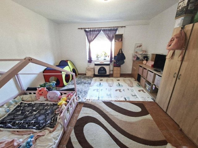 Eladó családi ház, Ráckeresztúron 60 M Ft, 3 szobás