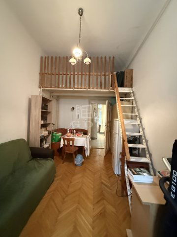 Eladó téglalakás, Budapesten, VI. kerületben 41.9 M Ft, 1 szobás