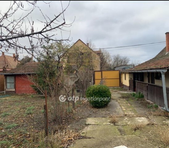 Eladó családi ház, Cegléden 29.5 M Ft, 3+1 szobás