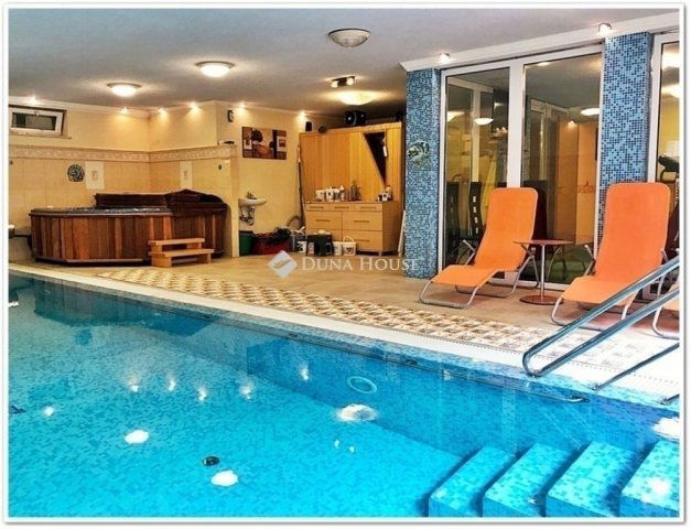 Eladó családi ház, Kecskeméten 245 M Ft, 5 szobás