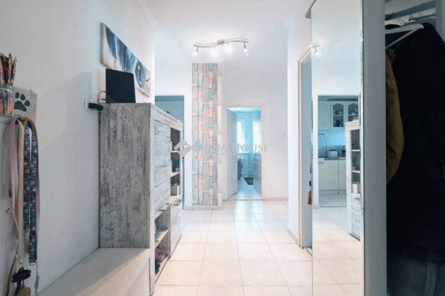 Eladó téglalakás, Tatabányán, Győri úton 63.5 M Ft, 4 szobás