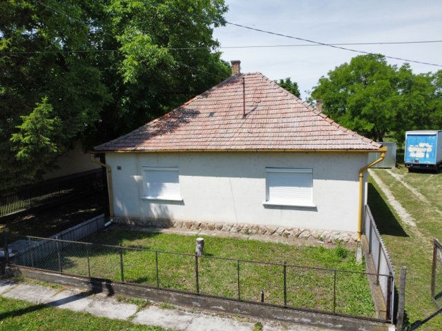 Eladó családi ház, Jásziványon 8.9 M Ft, 4 szobás