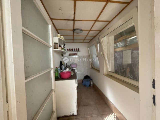 Eladó családi ház, Süttőn 12.9 M Ft, 2 szobás