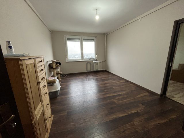 Eladó panellakás, Debrecenben 64.99 M Ft, 4 szobás