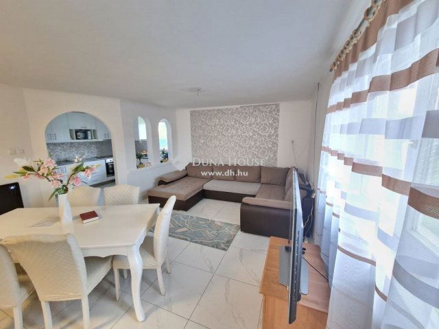 Eladó családi ház, Ercsiben 56.5 M Ft, 4 szobás