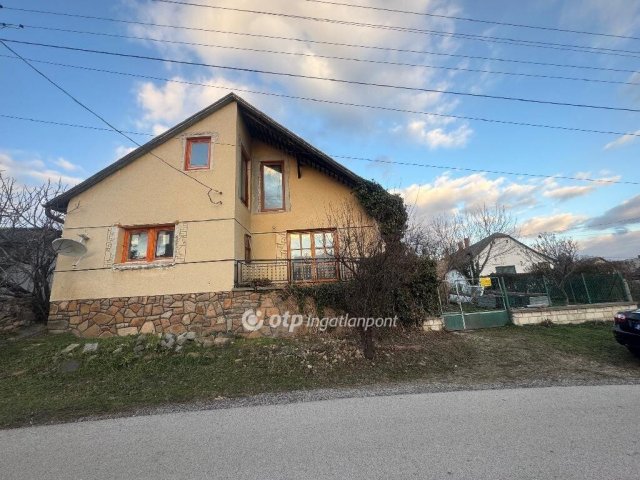 Eladó családi ház, Sukorón 57.5 M Ft, 3 szobás