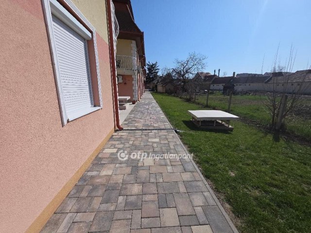 Eladó téglalakás, Hajdúszoboszlón 42 M Ft, 1 szobás