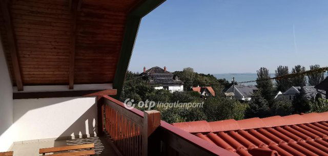 Eladó családi ház, Badacsonytomajon 199.9 M Ft, 8 szobás