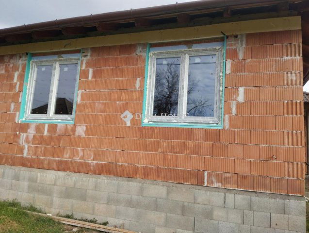 Eladó családi ház, Káván 69 M Ft, 4 szobás