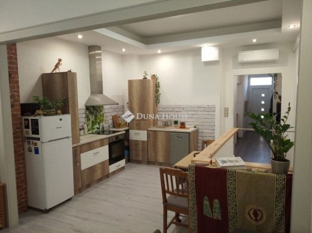 Eladó téglalakás, Székesfehérvárott 71.9 M Ft, 3 szobás