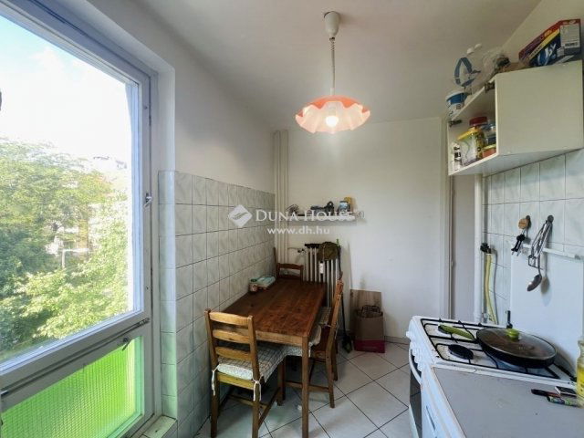 Eladó panellakás, Pécsett 55 M Ft, 3 szobás