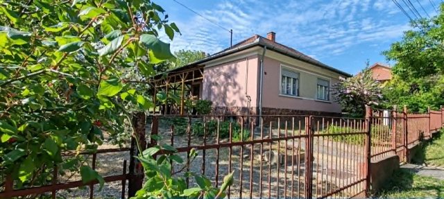 Eladó családi ház, Balatonföldváron 84.9 M Ft, 2 szobás
