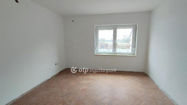 Eladó családi ház, Fehértón 19.9 M Ft, 3 szobás