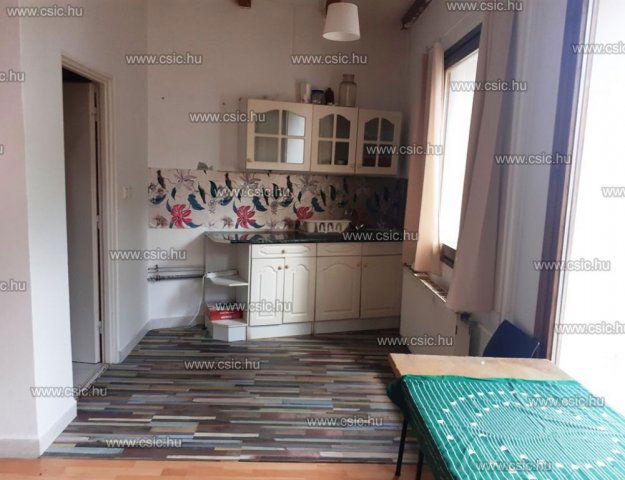 Eladó családi ház, Szentendrén 159.9 M Ft, 5 szobás