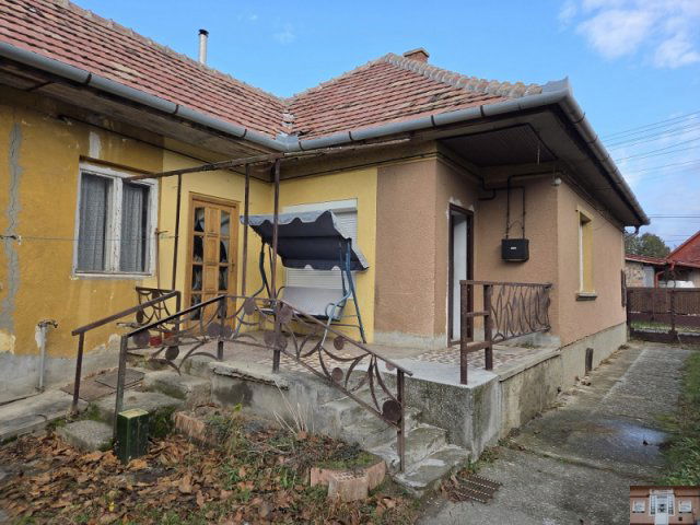 Eladó családi ház, Péterin 58.8 M Ft, 3 szobás