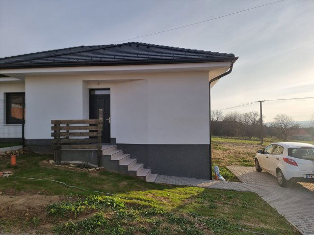 Eladó családi ház, Cserszegtomajon 94.9 M Ft, 4 szobás