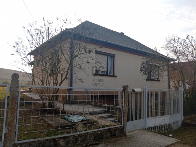 Eladó családi ház, Sajópüspökin 8 M Ft, 2 szobás