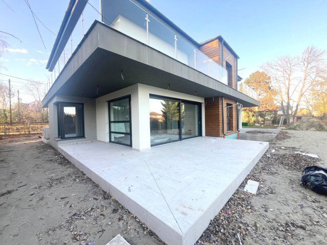 Eladó téglalakás, Szigetszentmiklóson 896.9 M Ft, 4 szobás