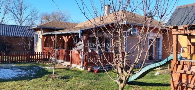 Eladó családi ház, Ráckevén 89.9 M Ft, 4 szobás