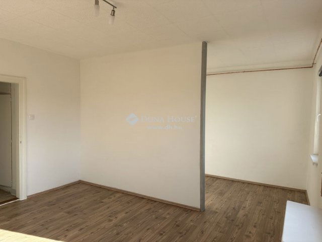 Eladó téglalakás, Kecskeméten 26 M Ft, 1 szobás