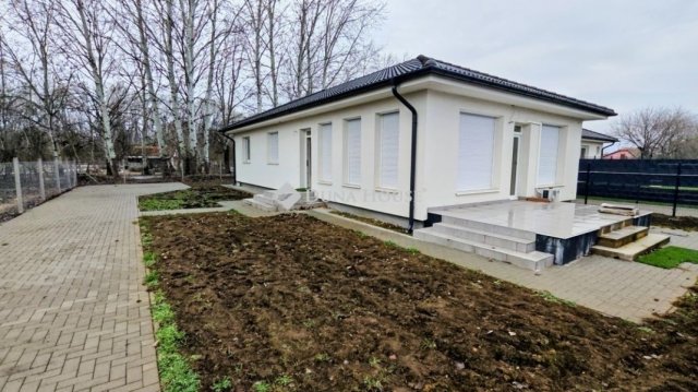 Eladó családi ház, Ballószögön 116.9 M Ft, 4 szobás