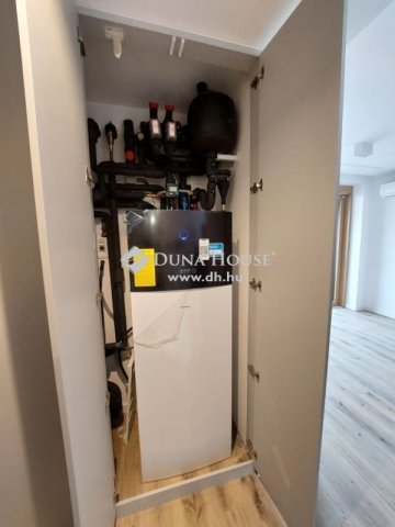 Eladó téglalakás, Siófokon 94.433 M Ft, 2 szobás