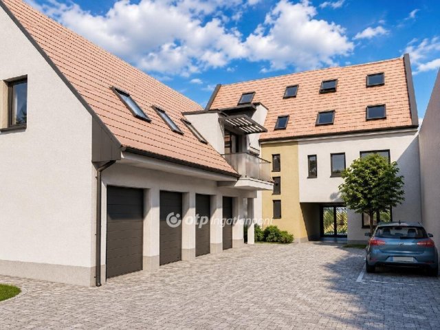 Eladó téglalakás, Egerben 95 M Ft, 3 szobás