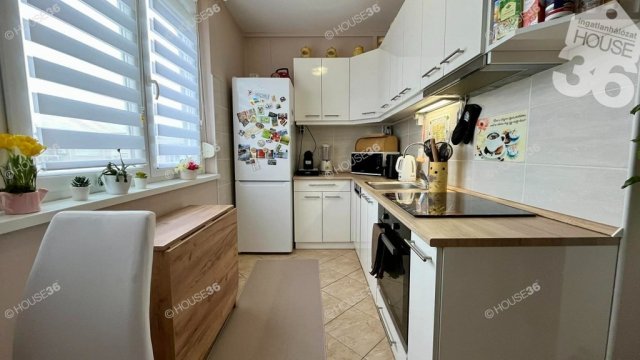 Eladó panellakás, Kecskeméten 49.5 M Ft, 3 szobás