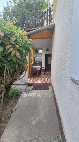 Eladó családi ház, Kaposváron 16 M Ft, 1+2 szobás