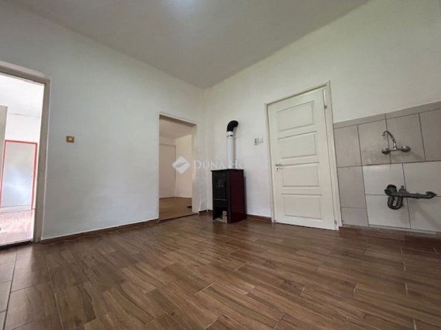 Eladó családi ház, Baksán 15.99 M Ft, 2 szobás