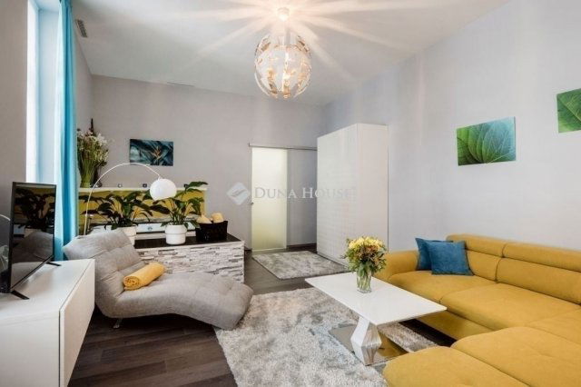 Eladó téglalakás, Budapesten, V. kerületben 113 M Ft, 1 szobás