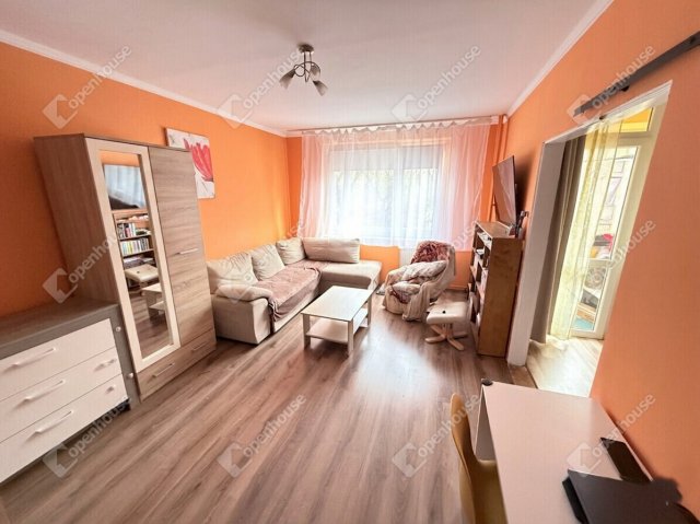 Eladó panellakás, Miskolcon 39.7 M Ft, 3 szobás