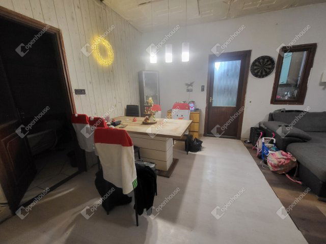 Eladó családi ház, Mogyorósbányán 34.8 M Ft, 4+2 szobás