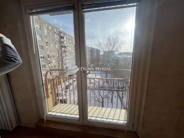 Eladó panellakás, Budapesten, III. kerületben 68.5 M Ft, 3 szobás