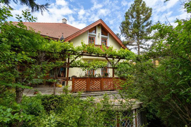 Eladó családi ház, Csömörön, Csalogány utcában 185 M Ft
